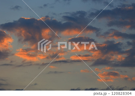 朝焼け雲のある風景 120828304