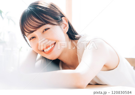 女性　スキンケア 120830584