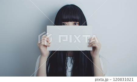 ホワイトボードをもつアジア人女性 120831021