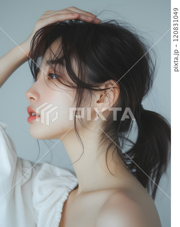 思案の瞬間とアジア人女性の横顔 120831049