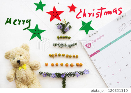 merry christmas message card with teddy bear, calendar, star  120831510