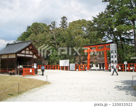 京都市北区の上賀茂神社の二の鳥居 京都市北区の上賀茂神社の二の鳥居 120832022