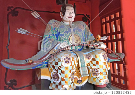 久能山東照宮 楼門の随身像【静岡県静岡市】 久能山東照宮 楼門の随身像【静岡県静岡市】 120832453