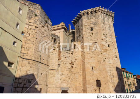 Venetian tower on the Fruit square in Split, Croatia Venetian tower on the Fruit square in Split, Croatia 120832735