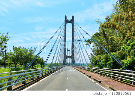 佐賀県　青空の呼子大橋 120833562