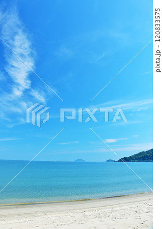 佐賀県　青空と青い海 120833575