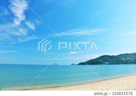佐賀県　青空と青い海 120833578