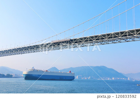 山口県　関門海峡と関門橋 120833592