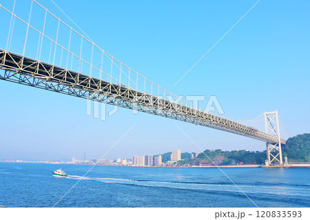 福岡県　関門海峡と関門橋 120833593