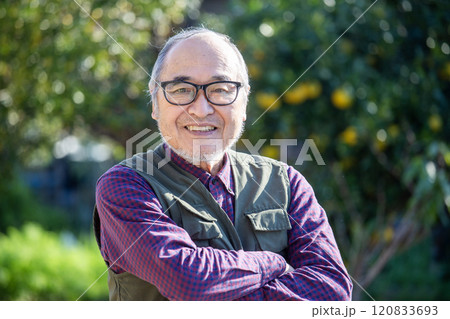 元気な日本のシニア男性 120833693
