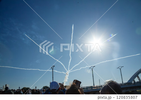 ブルーインパルスの曲芸飛行　“サンライズ”　(愛知県豊田市上空2024年11月21日) 120835807