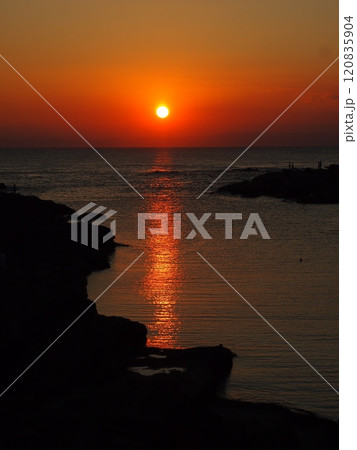 海に沈む夕日 海に沈む夕日 120835904