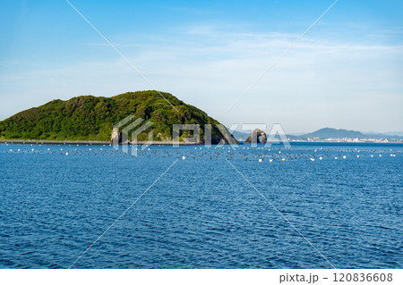 相島の鼻栗瀬(めがね岩)の風景 相島の鼻栗瀬(めがね岩)の風景 120836608
