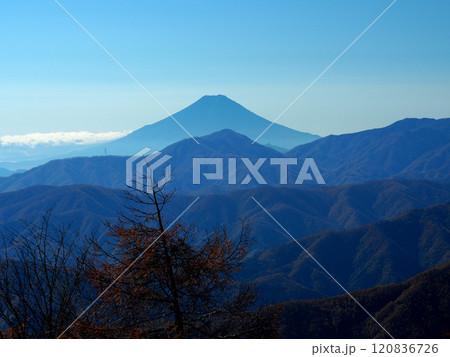 【山の風景】東京都＆埼玉県＆山梨県・雲取山登山・富士山の眺望 120836726