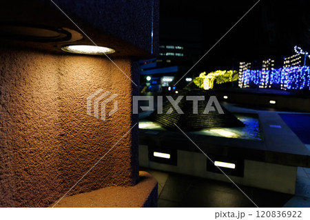 11月夜の福岡タワー周辺 120836922