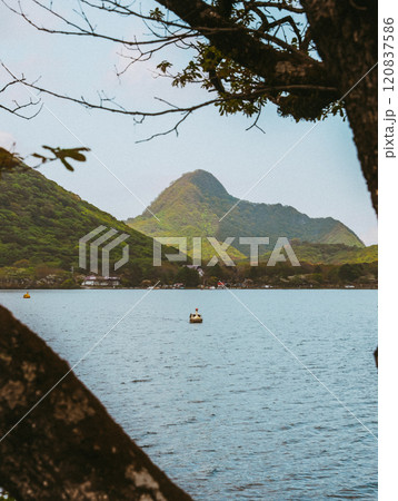 湖のある風景 120837586