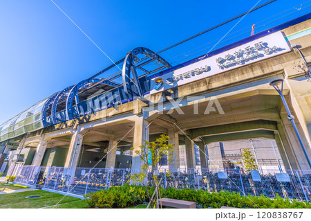 日本の横浜都市景観 SOTETSU ゆめが丘駅や電車(ゆめが丘ソラトスは左側)などを望む 日本の横浜都市景観 SOTETSU ゆめが丘駅や電車(ゆめが丘ソラトスは左側)などを望む 120838767