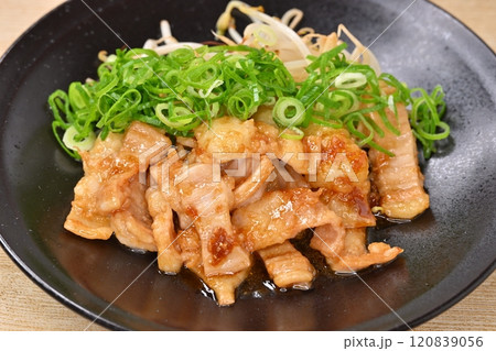 ホルモン、ホルモン焼き（シマチョウ、アメリカ産）、もつ焼き、モツ。 120839056