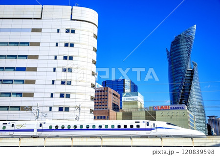 名古屋市、名古屋駅付近を走る東海道新幹線車両 名古屋市、名古屋駅付近を走る東海道新幹線車両 120839598