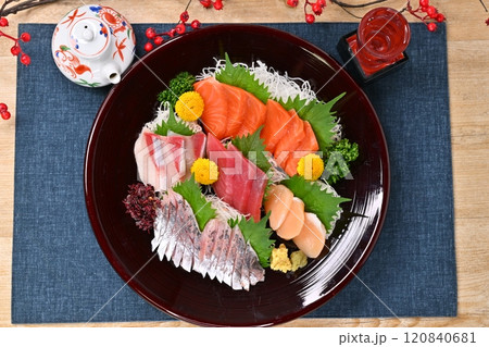 刺し身、お刺身、お造り、刺盛り、海鮮料理、和食。シーフード。 120840681