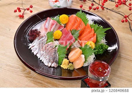 刺し身、お刺身、お造り、刺盛り、海鮮料理、和食。シーフード。 120840688