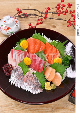 刺し身、お刺身、お造り、刺盛り、海鮮料理、和食。シーフード。 刺し身、お刺身、お造り、刺盛り、海鮮料理、和食。シーフード。 120840691