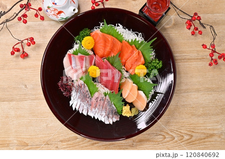 刺し身、お刺身、お造り、刺盛り、海鮮料理、和食。シーフード。 120840692