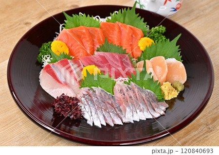 刺し身、お刺身、お造り、刺盛り、海鮮料理、和食。シーフード。 刺し身、お刺身、お造り、刺盛り、海鮮料理、和食。シーフード。 120840693