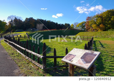 埼玉県寄居町にある鉢形城跡の秋の風景 120840912