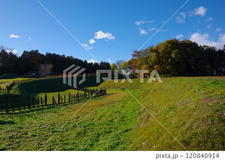 埼玉県寄居町にある鉢形城跡の秋の風景 埼玉県寄居町にある鉢形城跡の秋の風景 120840914