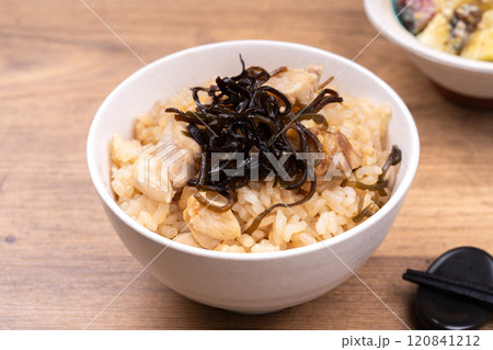 鶏肉と塩こんぶの炊き込みご飯 120841212