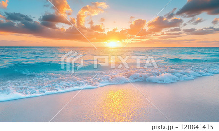 穏やかなビーチと朝焼けの海 120841415