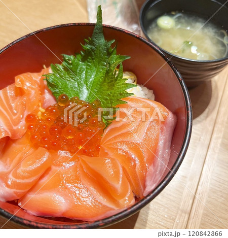 いくらサーモン丼 いくらサーモン丼 120842866