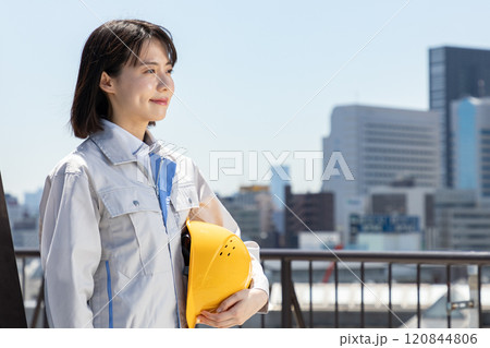 作業着の女性イメージ01 作業着の女性イメージ01 120844806