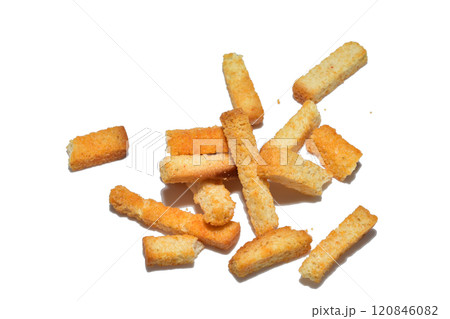 A pile of wheat croutons for beer. 120846082