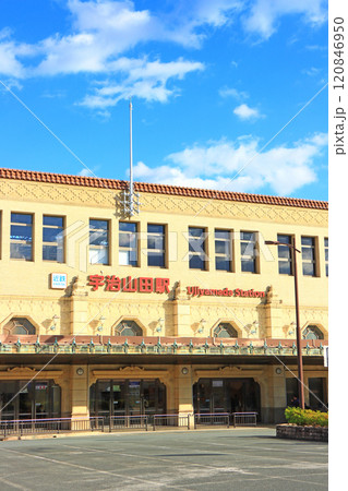 三重県伊勢市、宇治山田駅の風景 120846950