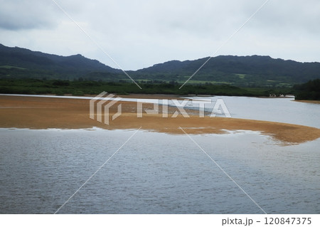 石垣島 名蔵アンパルの砂州 石垣島 名蔵アンパルの砂州 120847375