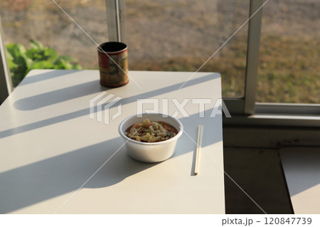 レトロ自販機のかき揚げうどん 120847739