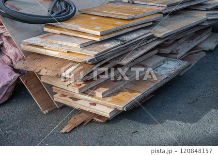 産業廃棄物の定期回収　廃木材 120848157