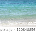 海　エメラルドグリーンの波打ち際 120848856