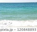 海　エメラルドグリーンの波打ち際 120848893
