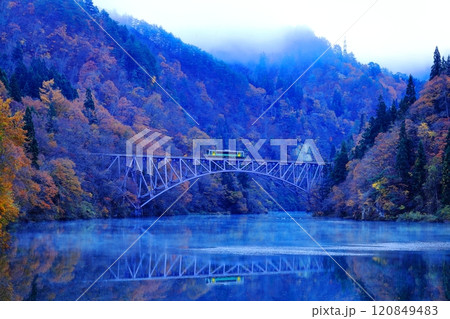 第一只見川橋梁と只見線/福島県大沼郡三島町 第一只見川橋梁と只見線/福島県大沼郡三島町 120849483