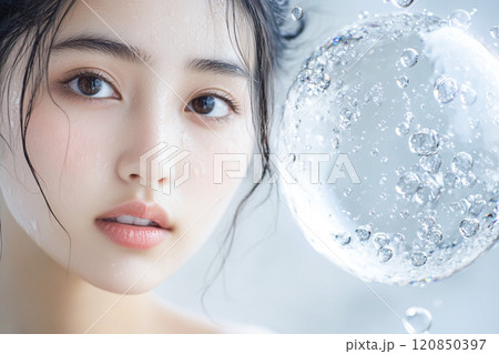 若い女性と水滴のビューティーイメージ_4 120850397