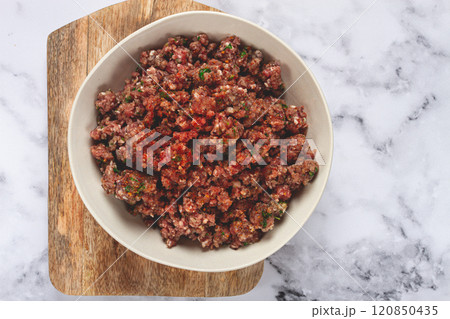 raw minced meat, marinated with spices and herbs, in a bowl, minced meat with spices, top view, homemade, no people, 120850435