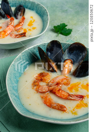 cream soup, chowder with mussels and shrimp, American cuisine, homemade, no people, cream soup, chowder with mussels and shrimp, American cuisine, homemade, no people, 120850672