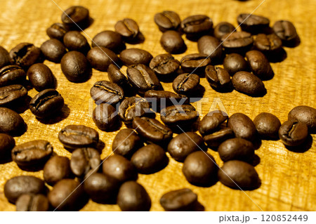 焙煎したコーヒー豆 焙煎したコーヒー豆 120852449