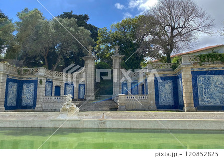 Abandoned villa in a park in Portugal 120852825