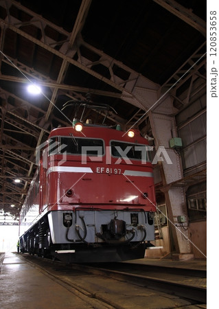 登場時のローズピンク色に復刻されたEF81-97号機(長岡機関区撮影会にて)_2024/12/1撮影 登場時のローズピンク色に復刻されたEF81-97号機(長岡機関区撮影会にて)_2024/12/1撮影 120853658