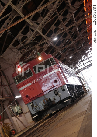 登場時のローズピンク色に復刻されたEF81-97号機(長岡機関区撮影会)_2024/12/1撮影 登場時のローズピンク色に復刻されたEF81-97号機(長岡機関区撮影会)_2024/12/1撮影 120853881