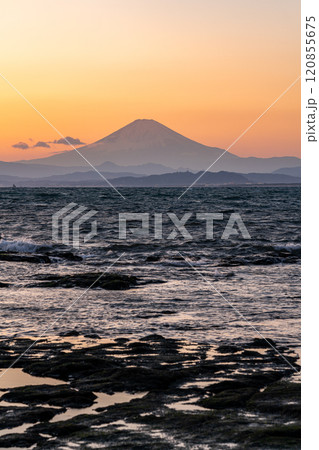【神奈川県】江の島から見える美しい夕景と富士山 【神奈川県】江の島から見える美しい夕景と富士山 120855675